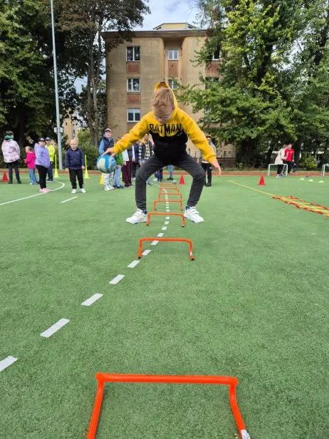 Skok przez płotek treningowy