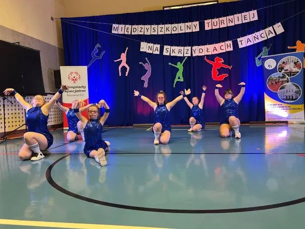 Występ uczennic Szkoły Podstawowej nr 147