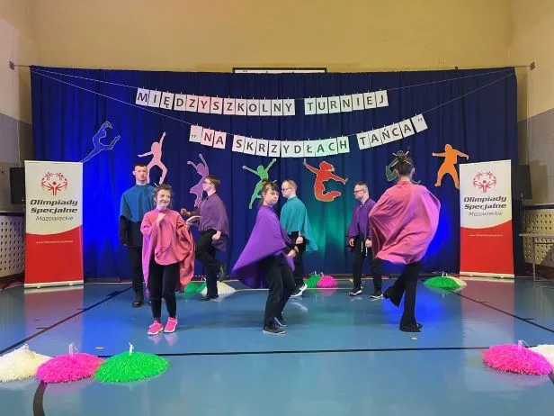 Występ uczniów i uczennic Szkoły Przysposabiajacej do Pracy nr 1