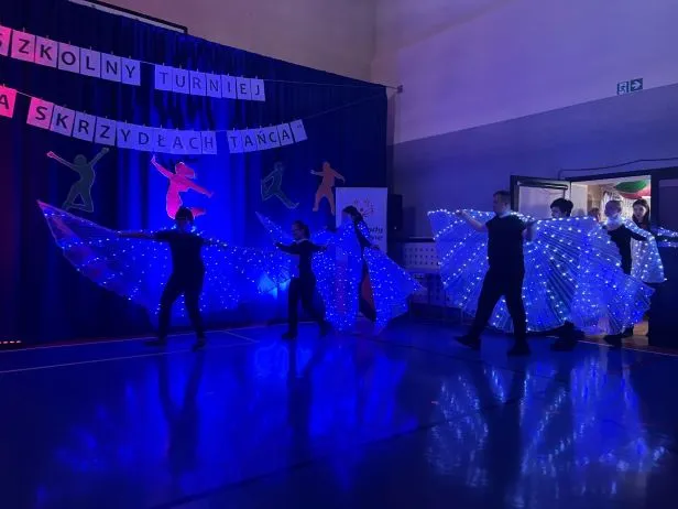 Występ uczniów i uczennic Zespołu Szkół nr 102