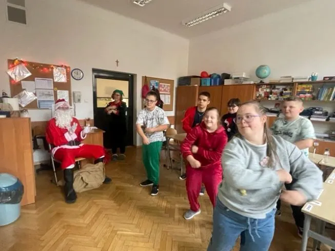 Niespodzianka dla Mikołaja w wykonaniu kl.5a