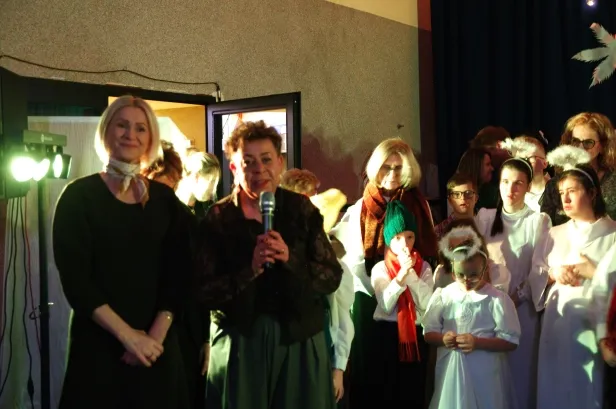 Pani Dyrektor Agnieszka Tymińska i skŁadąjaca życzenia Pani Danuta Bogucka z WSSSpołem Śródmieście