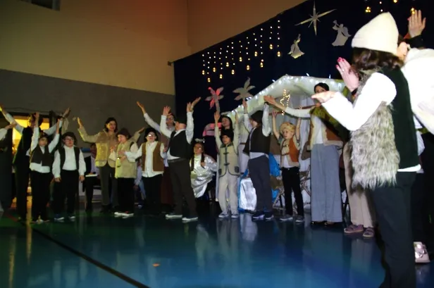 Pasterze przychodza do stajenki