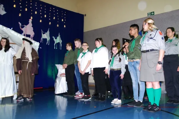 Harcerze skŁadaja pokŁon Jezuskowi