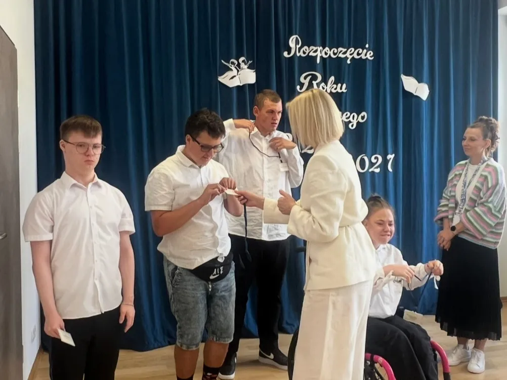 Powitanie nowych uczniów z klasy 1FR.