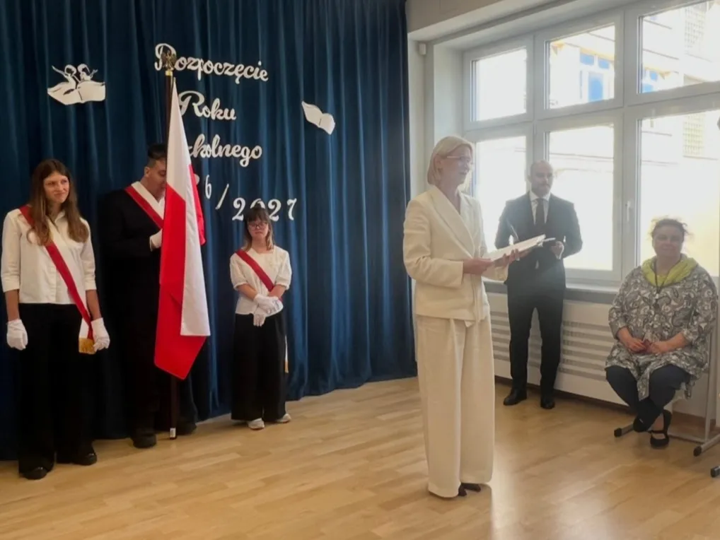 Uroczysta przemowa Pani Dyrektor z okazji rozpoczęcia nowego roku szkolnego.